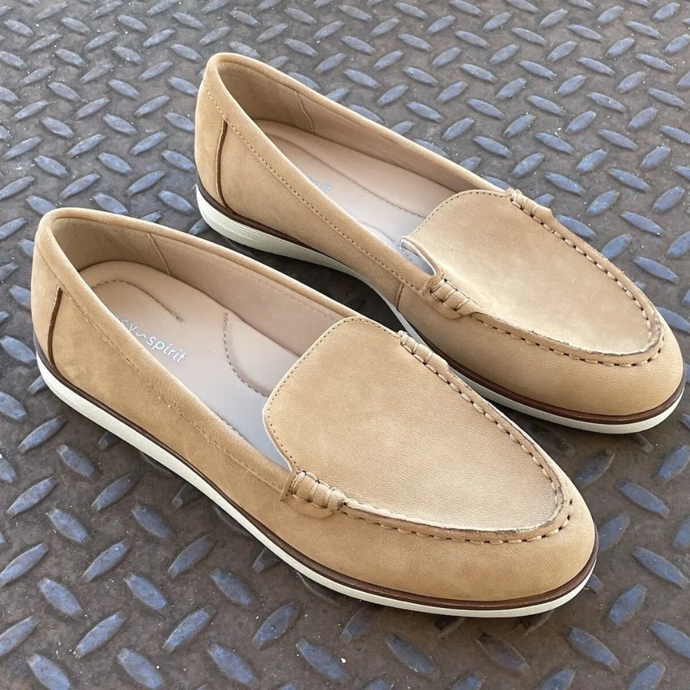 Easy Spirit Women Shown Tan Leather Upper Flat Loafer Slip On Size 6.5M